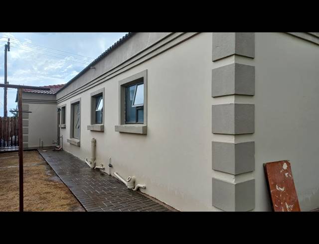 4 BEDROOM HOUSE TO LET IN MANDELA VIEW
